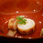 島津 - ヤリイカ（青森 鰺ヶ沢町）
      身のハリを感じさせてコリコリっとした子持ちの食感。
      膨らむ甘みと旨味には自然とほころぶ笑み。