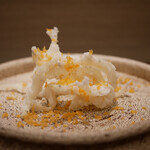 島津 - 子持ち白魚のからあげ（宍道湖）
      卵を含むぷっくらした身、塩味とカラスミが交われば卵黄のような風味を乗せ、綺麗な甘みとコクの後味を印象付ける！繊細かつ贅沢な逸品！