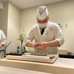 島津 - 安定感を感じさせる島津氏
      ネクタイを合わせているところがまた憎い！中目のやっこポイント！