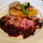 豚ロースのロティ　ドライチェリーのソース