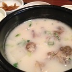韓国料理　明洞 - 白濁スープうまそう！