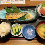 Sakura Suisan - 本日の焼き魚定食(さば塩焼き、刺身小鉢付、ご飯少なめ)_¥1,000