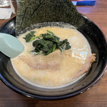 横浜家系ラーメン 吟家 - 味噌豚骨ラーメン小盛り650円