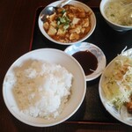 揚子江 - 日替りランチAとんかつ麻婆豆腐セット