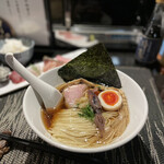 酒肴場 屯 - 【限定】生姜香る烏賊干し中華蕎麦（味玉入り）¥900