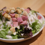 スミビトケムリ - やきとん屋のシーザーサラダ