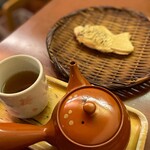 ナニワヤ・カフェ - たい焼きとほうじ茶