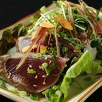 Samurai - カツオのたたきサラダ仕立ては、サッパリと生姜ポン酢でお召し上がりください！