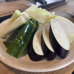 炭焼地鶏 山蔵 - 焼き野菜。