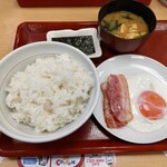 Nakau - 目玉焼きベーコン朝定食。