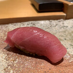 匠 進吾 - こちらは違う個体。とてもバランスのいい中トロ。きめ細かくて、ちょうどい〜い脂乗り。