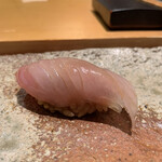 匠 進吾 - 金目鯛の漬け。火入れしても美味しい金目ですが、握りもふくよかな美味しさが際立ちますね。