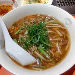 朝鮮飯店 - 【2022.2.18(金)】日替ランチ(もやしあんかけラーメン＋牛丼＋野菜サラダ＋漬物+冷奴＋アイスコーヒー)690円のもやしあんかけラーメン