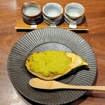 YAMAGATA おさけとおりょうり DAEDOKO - 米茄子のずんだ田楽と飲み比べセット日本酒三種(出羽桜酒造の雪漫々～大吟醸～、高木酒造の朝日鷹～本醸造～、亀の井酒造のばくれん～超辛口吟醸～)