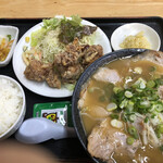 Ramen Hausu Raion - サービス昼定食とニンニク皿