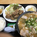 ラーメンハウスらいおん  - サービス昼定食とニンニク皿