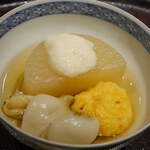 馳走 啐啄一十  - 「島大根(長崎県産)
      車海老(長崎県産)の真薯
      黒鮑(山口県周防大島産)の
      真昆布と鰹節出汁のお椀」