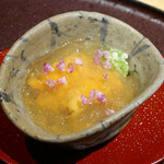 馳走 啐啄一十  - 「蝦夷馬糞雲丹(北海道根室産)羅臼昆布出汁ジュレ掛け、紫蘇の花載せ」