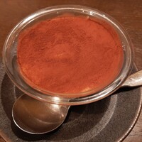 オービカ モッツァレラバー 梅田店 - 食べ放題のイタリアンドルチェ、1品目はクラシカルな王道のティラミス