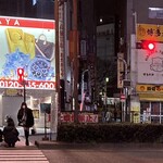 桂花ラーメン - 人はいるけどどこも開いてはいない。