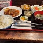 Shokudou Jiro - 牛すじトマト煮込み定食