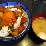 洋食 小春軒 - 特製カツ丼、しじみ汁
