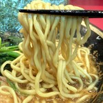 家系総本山 ラーメン 吉村家 - 麺リフト。