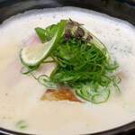 豚白湯創作麺処 友池 - 