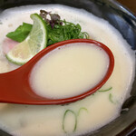 豚白湯創作麺処 友池 - 