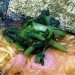 家系総本山 ラーメン 吉村家 - ほうれん草。