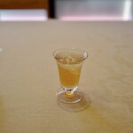 銀座 吉兆 - 盃に一杯の 吉兆梅酒、梅花の香りがする