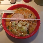 ラーメンとん太 - ゲンコツ味噌ラーメンNEO（ネオ）950円+ごん太麺（12＃）50円　丼の直径21cm