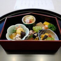 銀座 吉兆 - まず、全容をよく見ます。これだけで酒が一升飲める