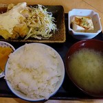 てんちゃん - チキン南蛮に冷奴も付いて、ご飯お代わり自由で500円とは有難いですね