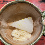 富小路 やま岸 - 聖護院大根と湯葉の炊き合わせ