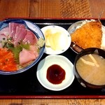 満天酒場 - 本日の魚定食 三色海鮮丼とあじフライ770円税込。