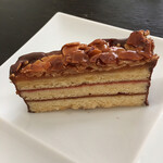 兎月 - アーモンドの下の甘いのが染み込んでるのもおいしい♪