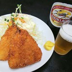 かつぎや - アジフライと中瓶ビール