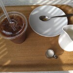 Koffe - アイスコーヒー、写真撮影前にミルクとガムシロ入れちゃいました