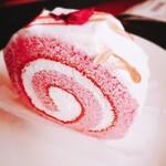 CAFE de CRIE - さくらロールケーキ(￥450)。限定品に釣られやすい！