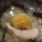 恵比寿　くろいわ - お魚と蕪。ほろほろになった蕪とゆずの千切りが香も食感もいい感じ（201301）