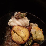 恵比寿　くろいわ - 熟成栗を含めた強肴。低温で熟成させた栗は「毬」を少しあぶってそのまま頂きます（201301）