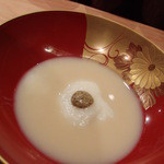 京都風の白みその雑煮。味噌と餅、そしてからしが絶妙に調和する絶品のお椀（201301）