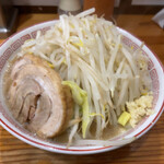 ラーメン神豚 - 小　ニンニク少なめ、野菜　800円(税込)