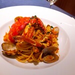 KIHACHI - ⚫主菜「贅沢！オマール海老、帆立貝、蟹、アサリの漁師風スパゲッティ」