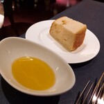KIHACHI - ⚫パン「フォカッチャ・黒胡麻のパン」