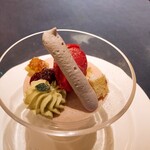 KIHACHI - ⚫デザート「苺のババロア  フランボワーズのアイス　ピスタチオクリーム」
