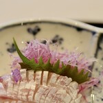 銀座 吉兆 - つま(紫蕪) をこんなに細く刻む包丁技は一朝一夕で為せるものではない