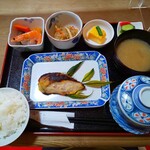 青葉台の古民家 お食事処 おぎ - Aランチの銀鱈の西京焼き定食
