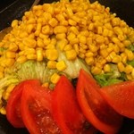 焼肉問屋 牛蔵 - トマトコーンサラダ　￥５０４